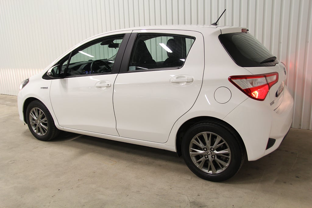 Toyota Yaris Hybrid e-CVT Active Hybrid automat