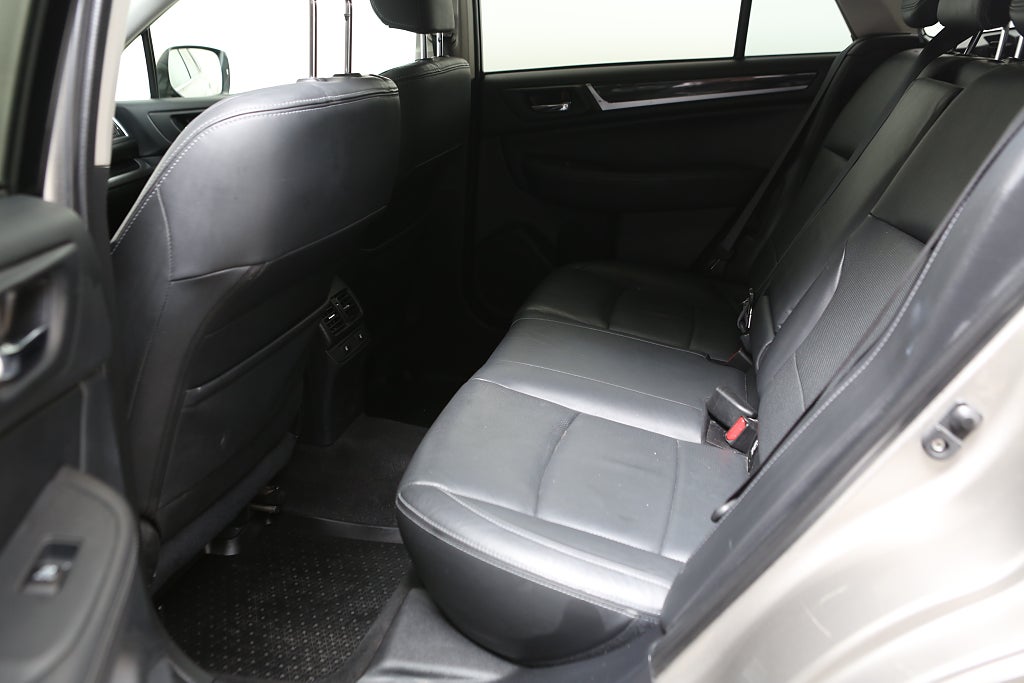 Subaru Outback 2,0D Summit AWD Aut H/K Skinn Motorv Drag 2016