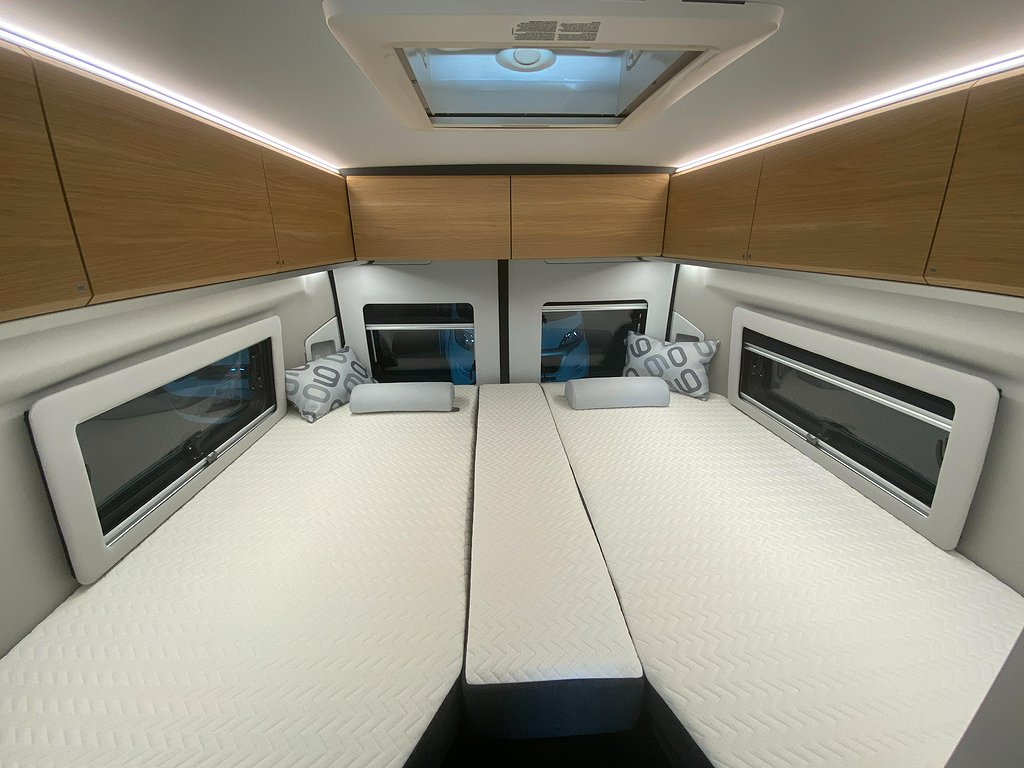 Adria Twin 640 SLB 60Y Ed. / Långbädd / B-körkort / Automat - Adria
