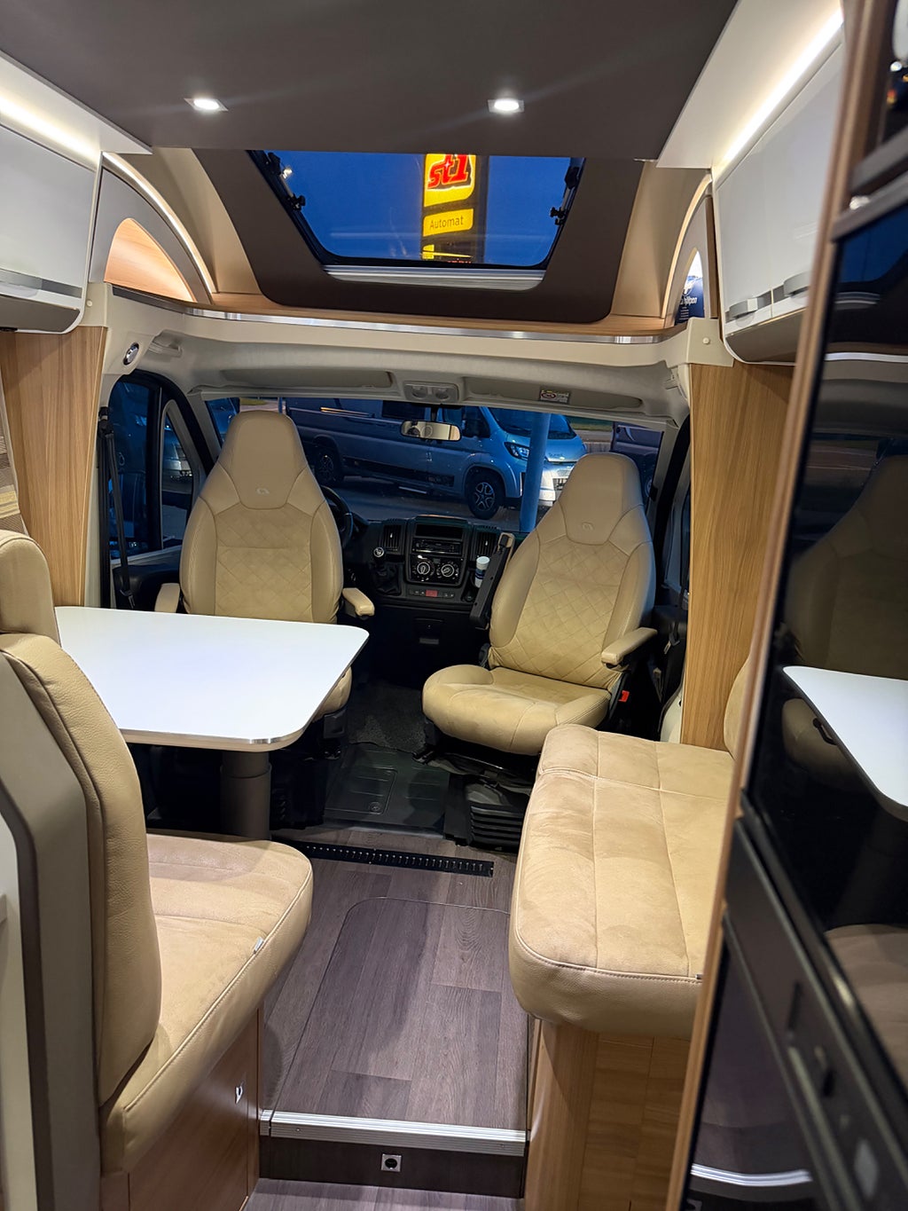 Adria Matrix Plus SLT 4 sovplatser Bodels AC Solcell 2018 - miniatyr 3