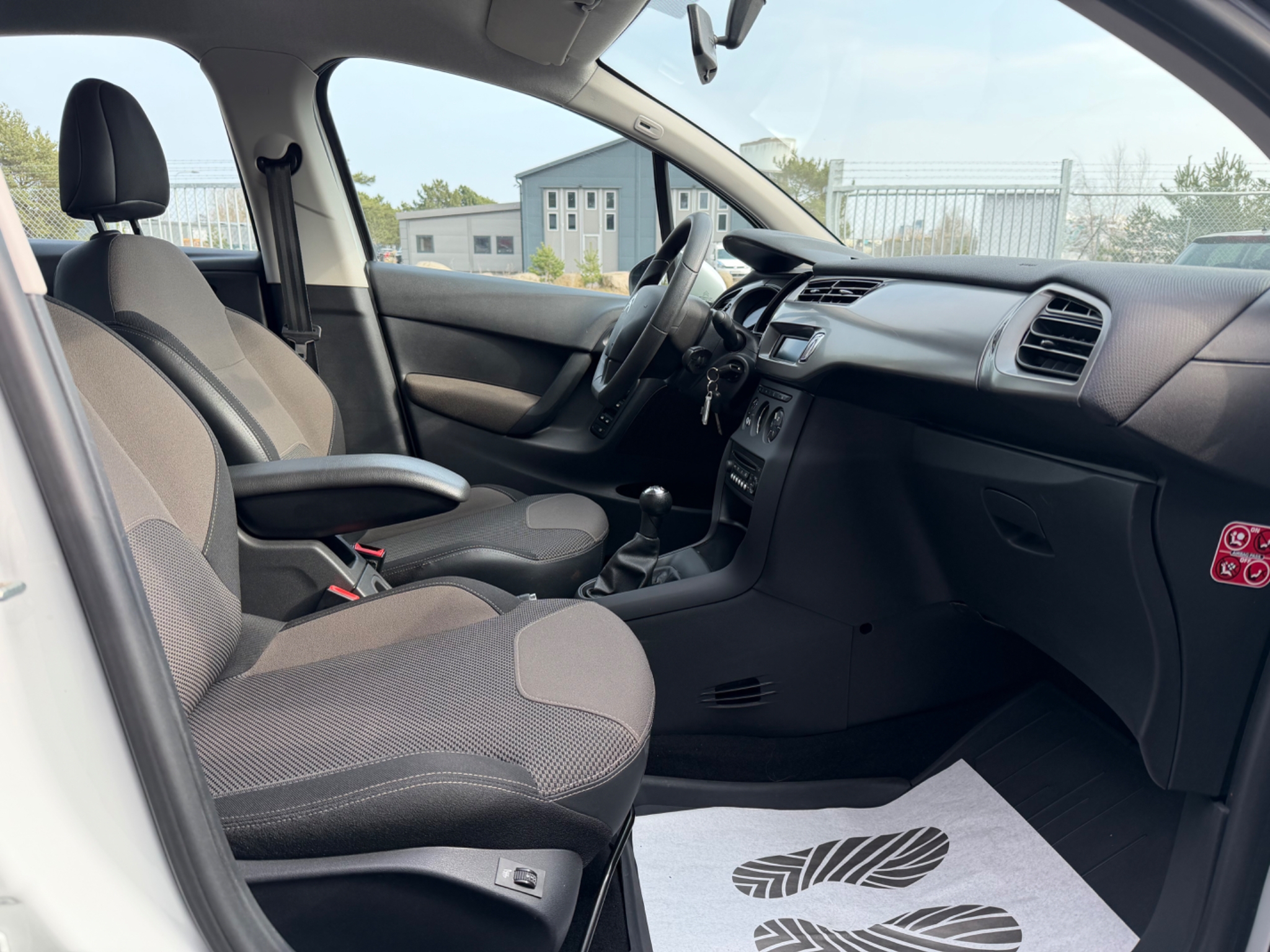 Citroen C3 2015, photo 7/49
