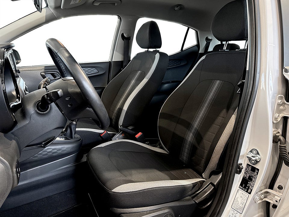 Bild på Hyundai i10 Essential 1.0 67hk BACKKAMERA CARPLAY RATTVÄRME