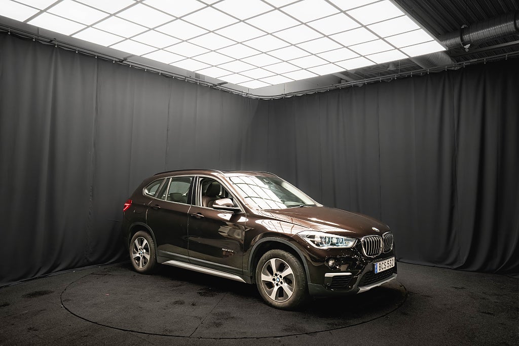BMW X1 xDrive20d PANORAMA LÄDER DRAG KAMERA HUD 1-ÄGARE