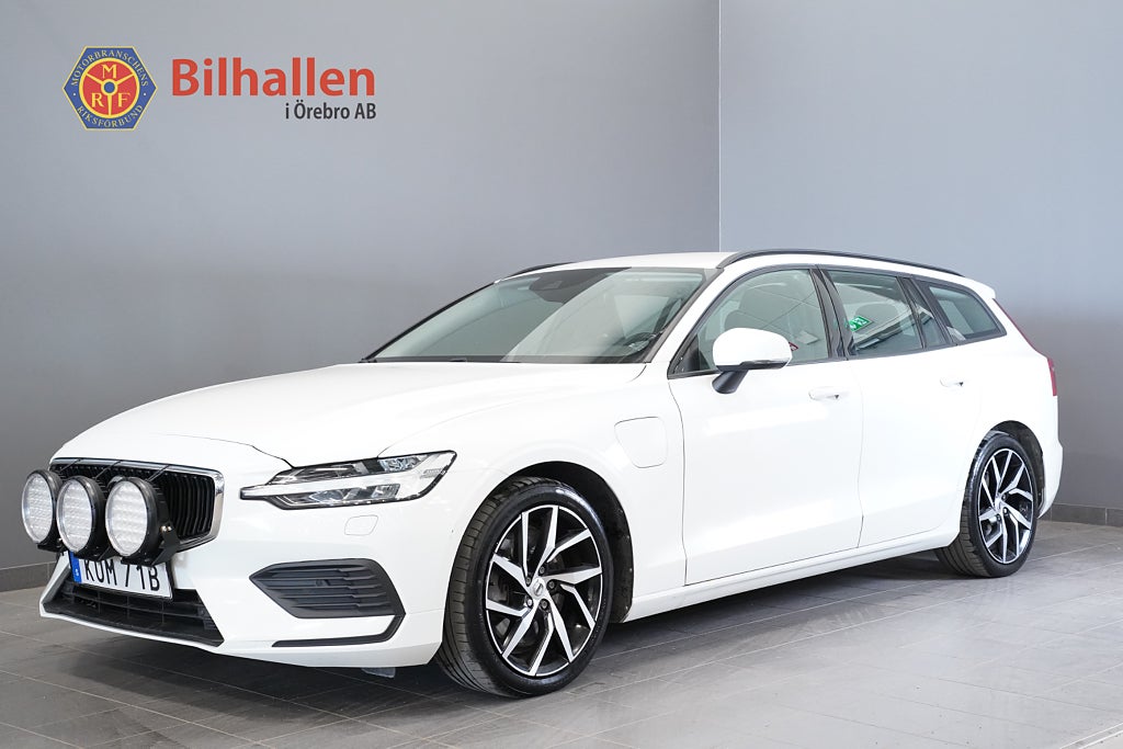 Volvo V60 T8 Twin Engine Plug-in Hybrid AWD Momentum Drag Nav VOC