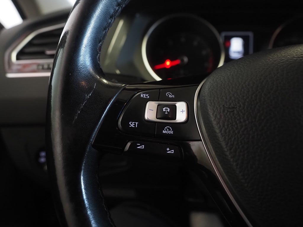 Volkswagen Tiguan 1.4 TSI 150hk DSG 4Motion Drag Kamera P-Värmare Carplay 2018