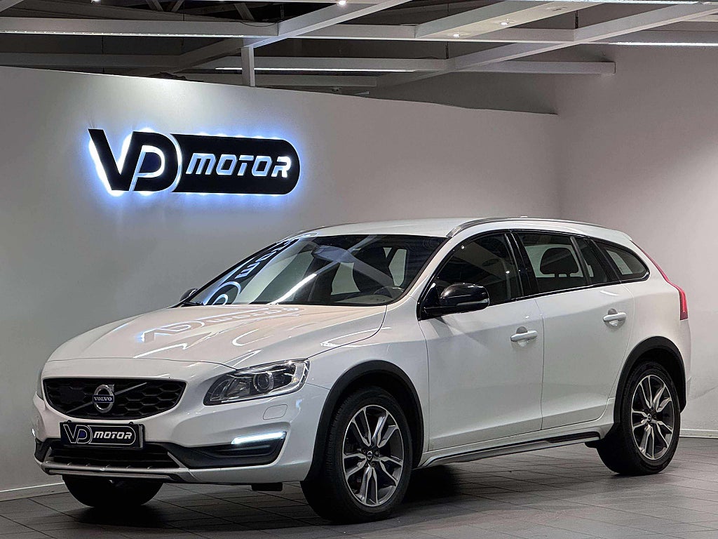 Volvo V60 Cross Country D4 AWD Aut Summum Värmare Drag 190hk