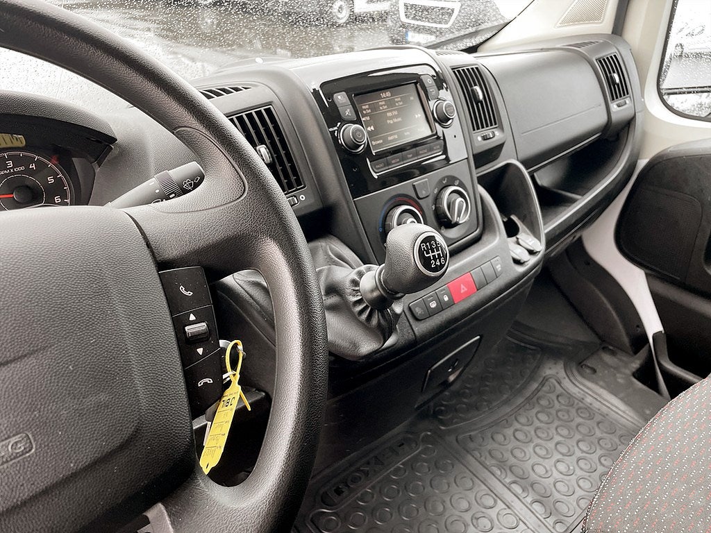 Bild på Peugeot Boxer PRO+ 335 2.2 BHDi 145hk L3H2 - DRAG, B-KAMERA