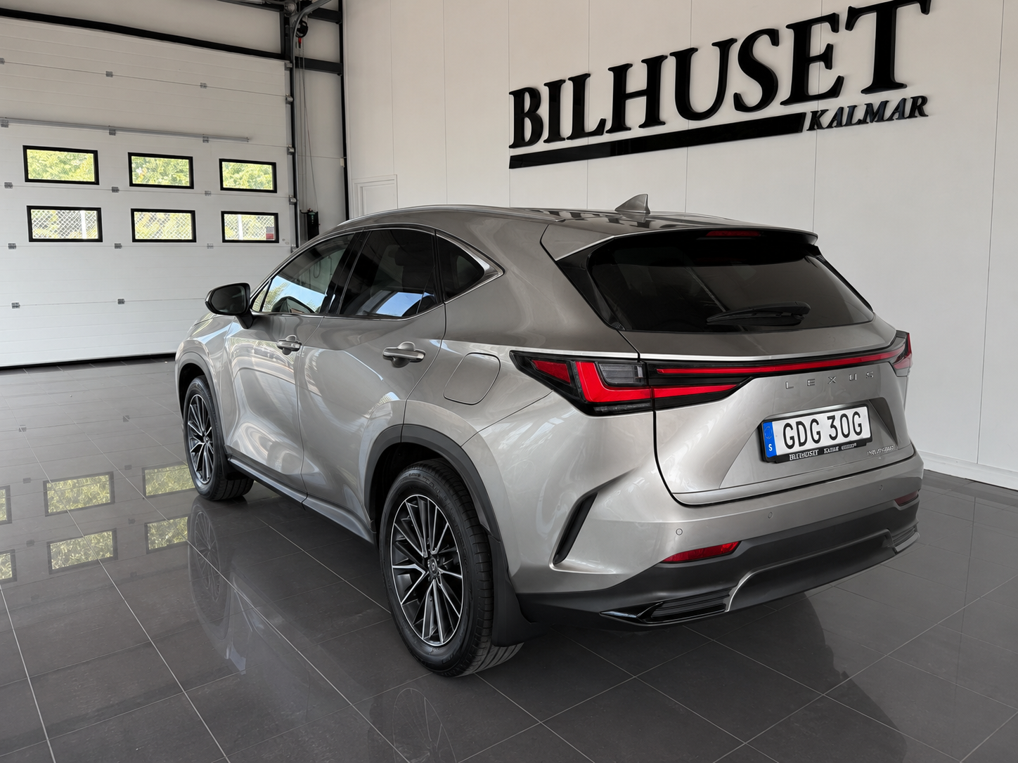 Lexus NX 450h+ E-CVT Executive Euro 6 2022, bild 2/28