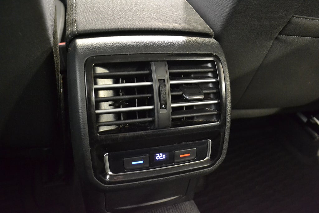 Volkswagen Passat Sportscombi 2.0 TDI 150hk Parkeringsvärmare P-Sensorer 2018