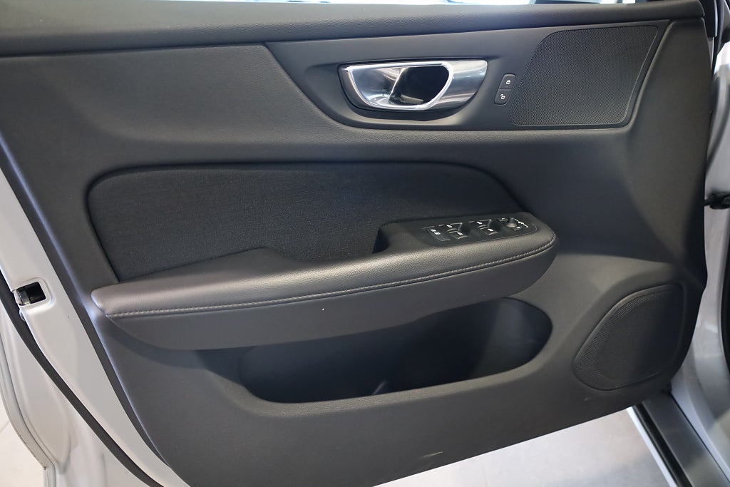 Volvo V60 D4 AUT Momentum Advanced SE II Drag Navi VOC Moms 2021