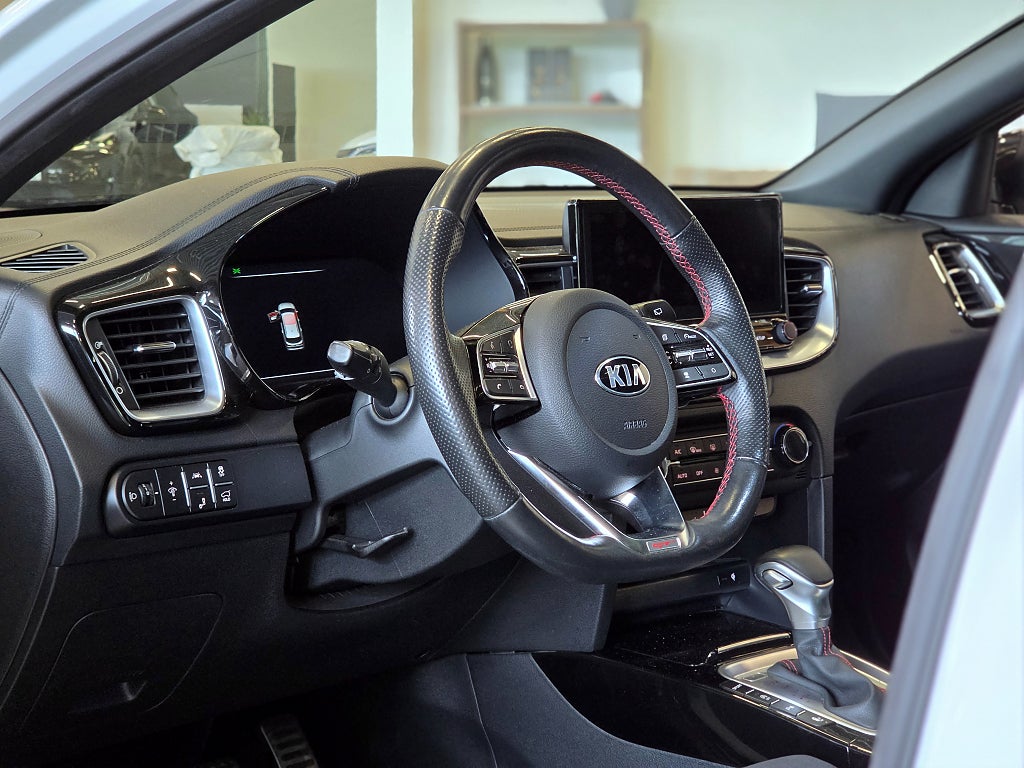 Kia ProCee'd GT 1.6 204 HK / Panorama / Drag / 1-ägare / KIA godkänd