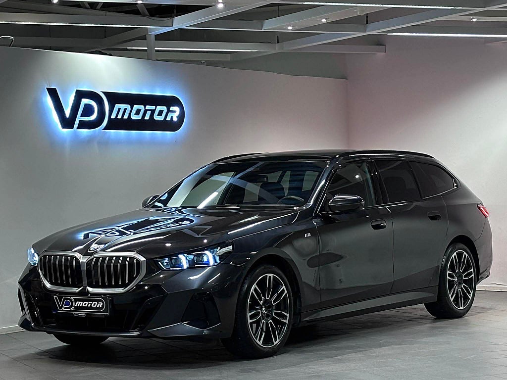 BMW 540 d xDrive Touring M-Sport Pano B&W Carbon Värmare 303hk
