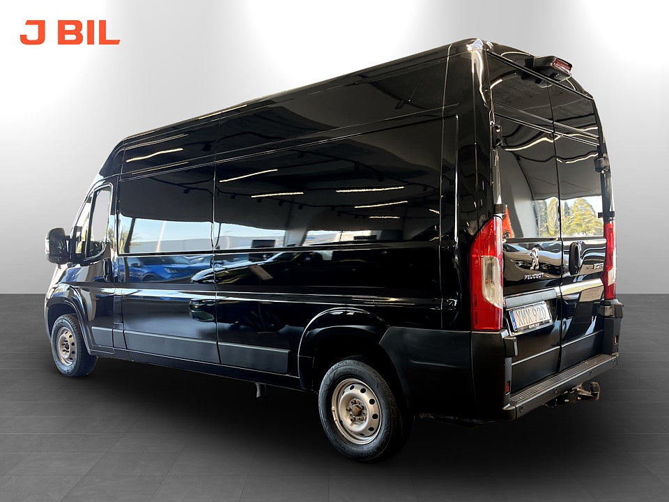 Bild på Peugeot Boxer Van 335 PRO+ 2.2 BHDi 165hk L3H2 B-KAMERA DRAG