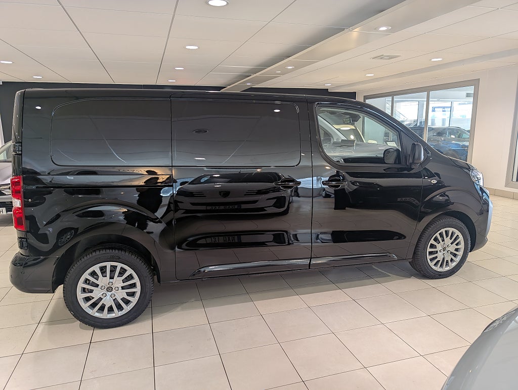 Bild på Peugeot Expert L2 BlueHDi 145 hk AUT Euro 6 Värmare/Drag