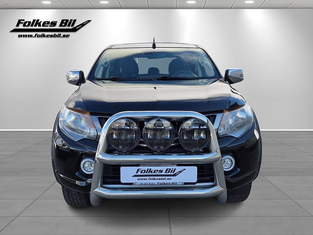 Mitsubishi L200 Double Cab Komfort Manuell 4WD Parkv Vhjul