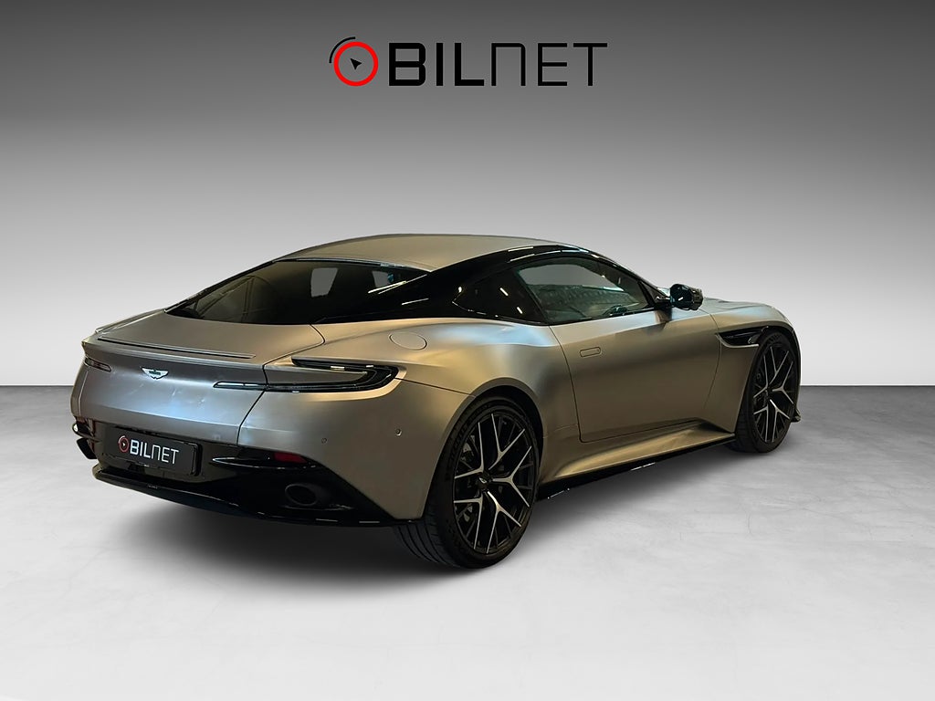 Aston Martin DB12 4.0 V8 / MOMS / 21" / Sportstolar+ / Aluminite Metallic