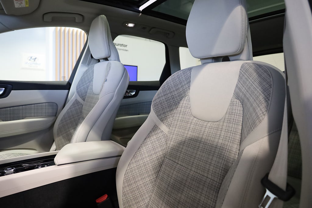 Volvo XC60 Recharge T6 350hk AWD Core Bright Pano Drag Leasbar 2023