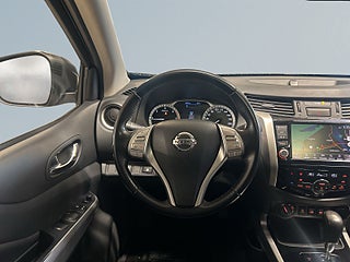 Nissan Navara Dubbelhytt 2.3 dCi 4WD MOMS Dvärm Drag Bkamera Kåpa S&V – bild 9