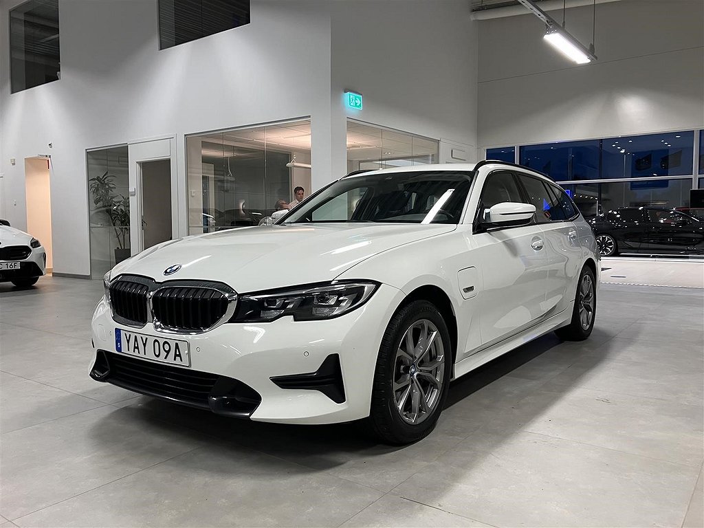 BMW 330e 3-serie xDrive Touring Model Sport Navi PDC LED BSI