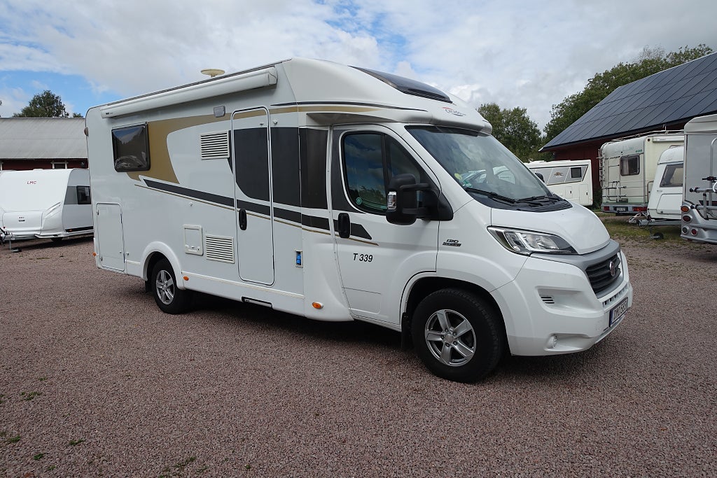 Carado T 339 /Queensbed, Solcell, Turbovent