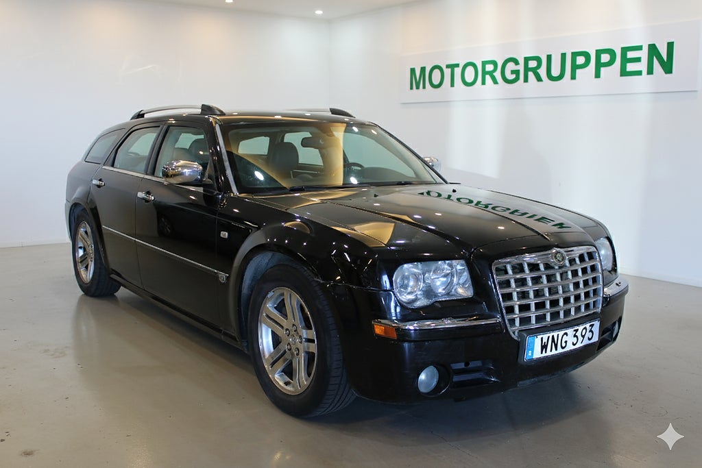 Chrysler 300C Touring 5.7 V8 Hemi Lågmil Nyservad Ny Besiktad