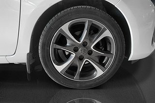 Halvkombi Toyota Yaris 27 av 39