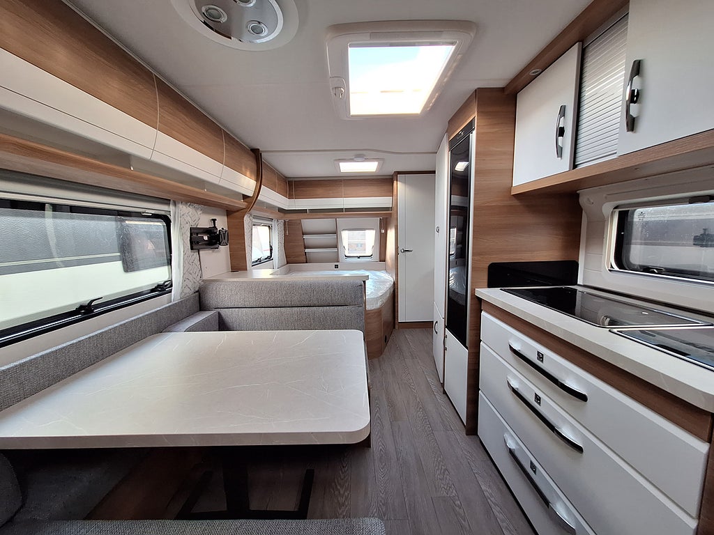 Hobby De Luxe 560 KMFe Barnkammare: 3 bäddar, Kampanjprodukt!