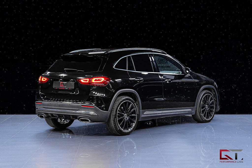 Mercedes-Benz GLA 220 d 4MATIC AMG Pano ACC HuD Kolfiberoptik 20" Matrix