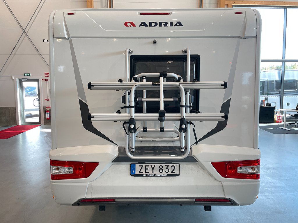 Adria Coral 670 SLT /Solcell/Badrum bak/Ugn/Fint skick/L-bädd - Adria