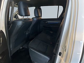 Toyota Hilux Dubbelhytt 2.8 4WD Invincible MOMS/MoK/Skinn/Kamera/SoV – bild 13