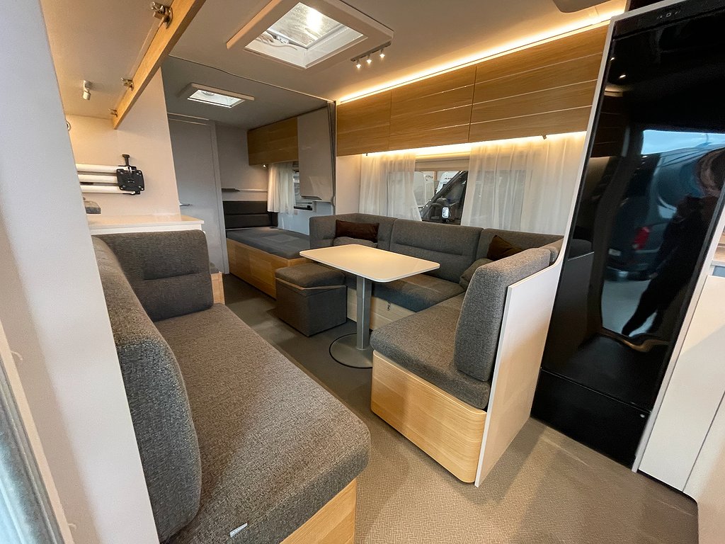 Adria Adora 613 HT / ALDE / Solcell / Långbäddar / Ugn - Adria