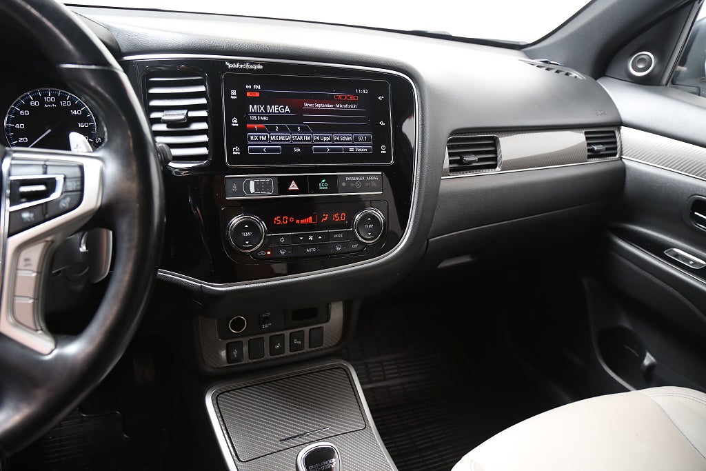 Mitsubishi Outlander PHEV 224hk Business Aut 4WD Skinn 360°-kamera Drag 2019