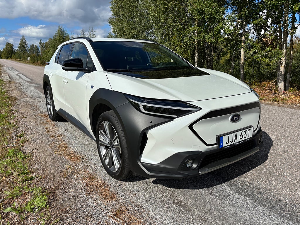 Subaru Solterra 72.6 kWh AWD Touring Demobil