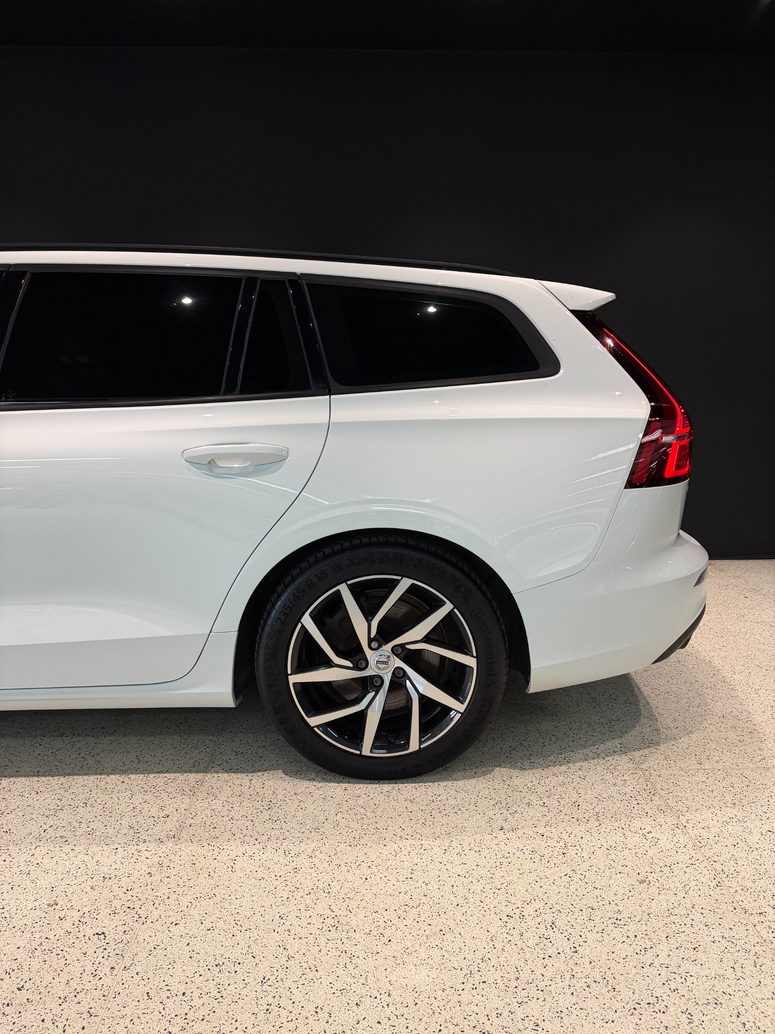 Volvo V60 T6 Twin Engine AWD 2020, photo 4/39
