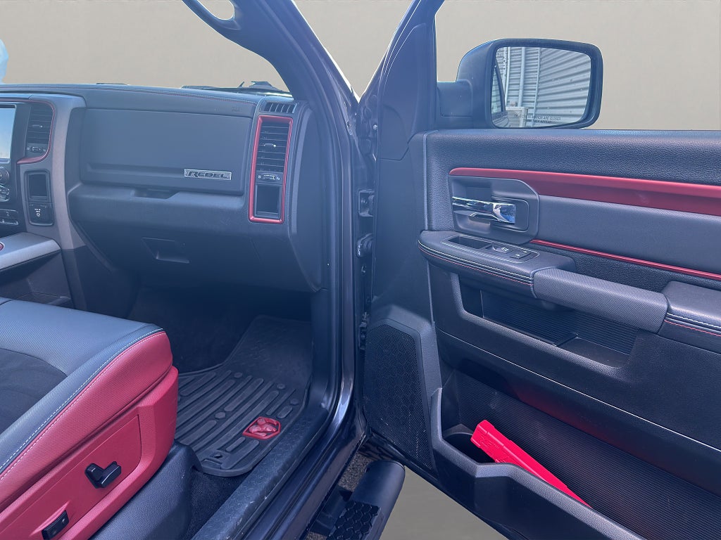 Dodge Ram 1500 Rebel 5,7 L Mkt fin o låga mil 4 X 4  394 hk - bild 16