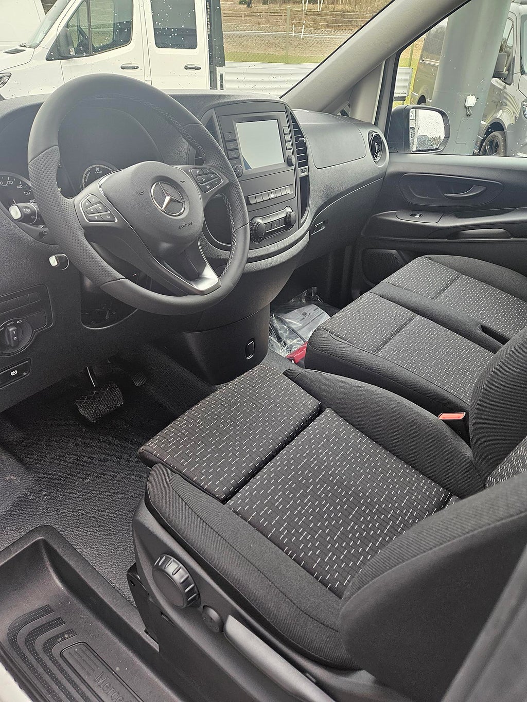 Mercedes-Benz eVito eVito 112 skåp ex. lång Servicepaket - bild 4