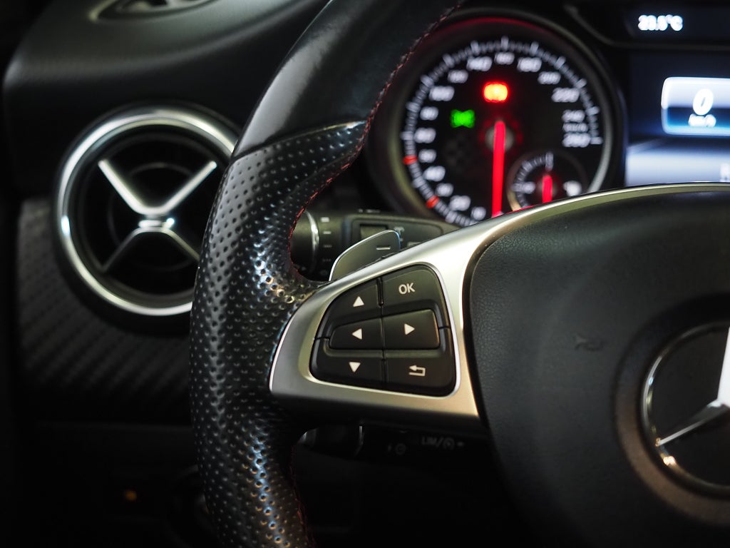 Mercedes-Benz A 180 d 7G-DCT AMG Line Kamera Pano Navi Låga mil 2018