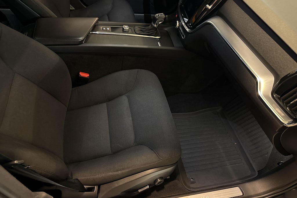 Volvo V60 D3 AWD Automat Momentum Navi Drag Kamera Värmare miniatyr 11