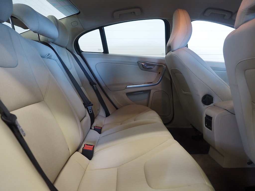 Volvo S60 T3 Kinetic 150hk | Låga mil | 2012