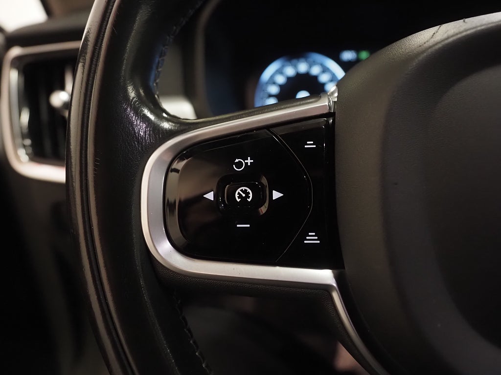 Volvo V90 T5 254hk Geartronic Momentum |Drag|Navi|Kamera| 2017