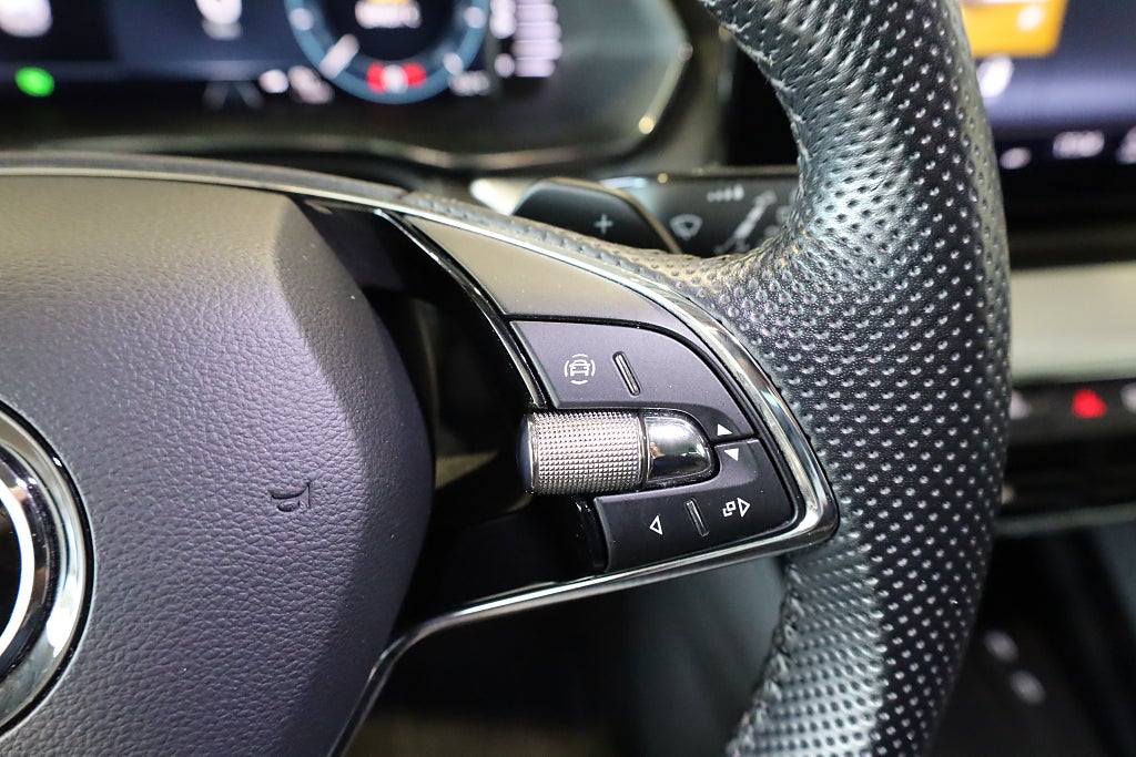 Skoda Octavia Kombi iV Style Aut Kamera Värmare Leasbar