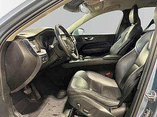 Volvo XC60 B4 AWD Aut Momentum Värmare Kamera GPS Skinn S&V-däck