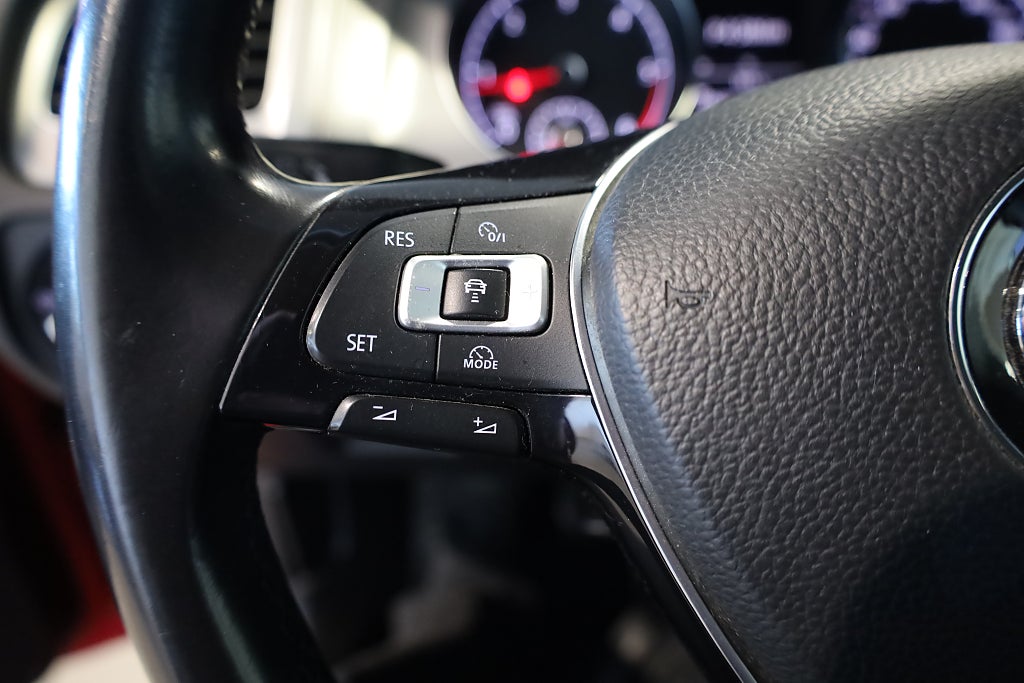 Volkswagen Golf 5-dörrar 1.6 TDI  4Motion Drag Värmare Blåtand Carplay 2016