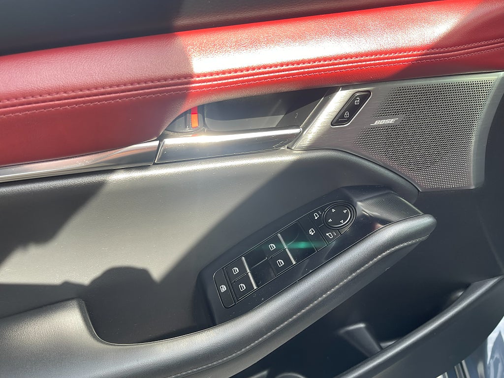 Mazda 3 Cosmo vinröd skinnklädsel 2.0 SKYACTIV-X AWD 180 hk