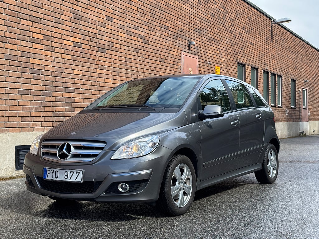 Mercedes-Benz B 180 NGT BlueEFFICIENCY Nybesiktigad
