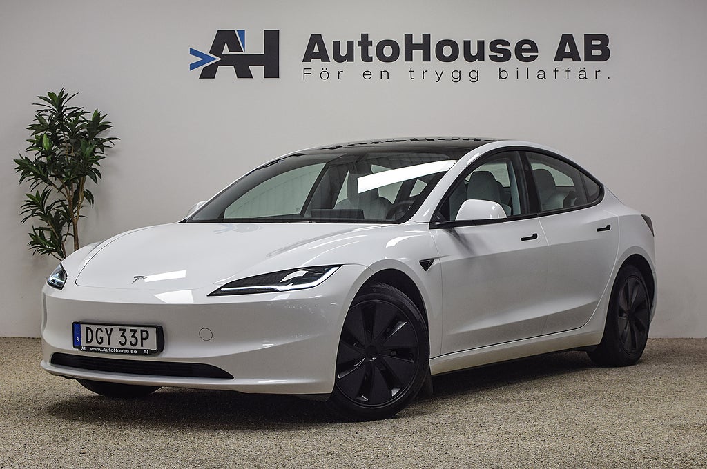 Tesla Model 3 Long Range AWD Highland AI4 Vit Interiör Svensksåld