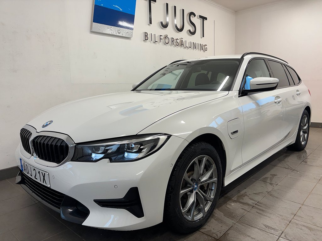 BMW 330e xDrive Touring Sport line Kamera Drag V-Hjul