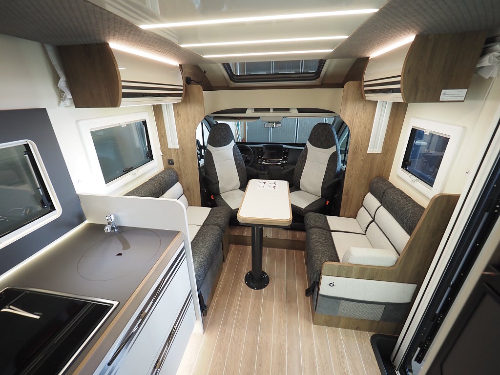 Ci Magis 67 XT  Aut I Solcell I Backkamera I Queensbed