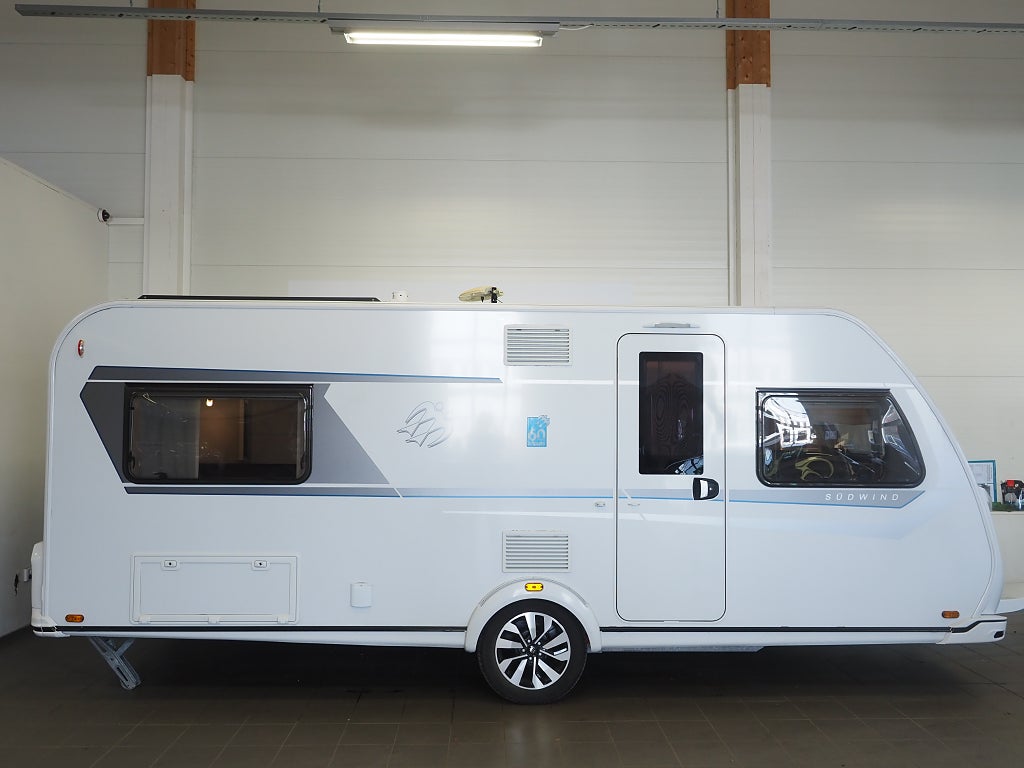 Knaus Südwind 580 UE 60 Years Edition ALDE Solcell Låga långbäddar 2021