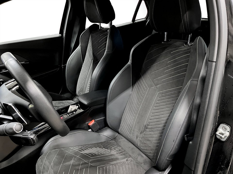 Bild på Peugeot 2008 GT 1.2 PT 130hk Aut - B-KAMERA, DRAG